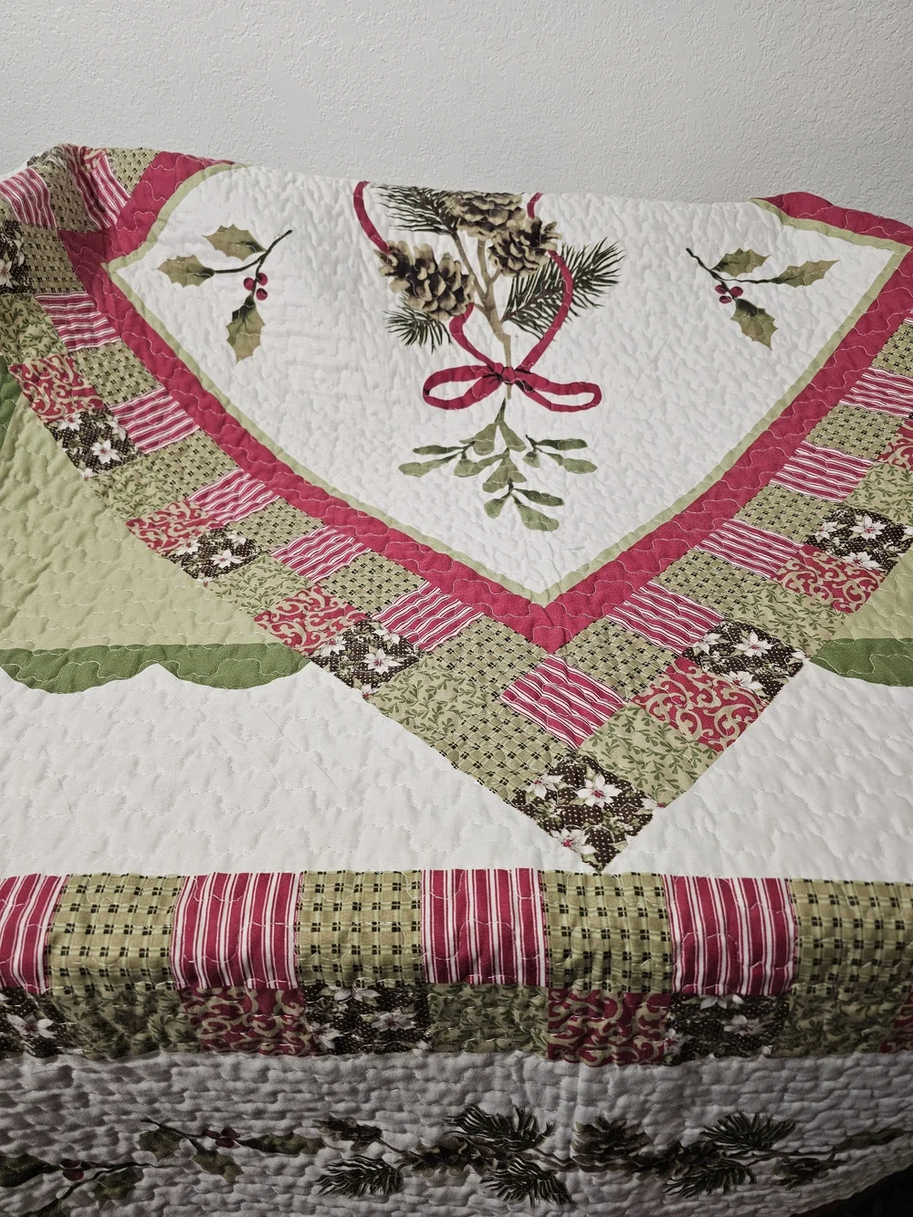 Winston Brands Inc. Full/Queen 86x86 Christmas Patchwork Quilted Quilt